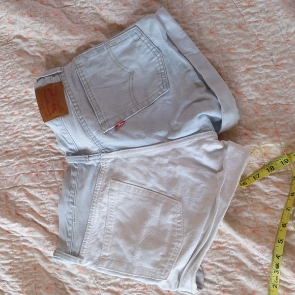 Levi's shorts - Picture 2 of 2